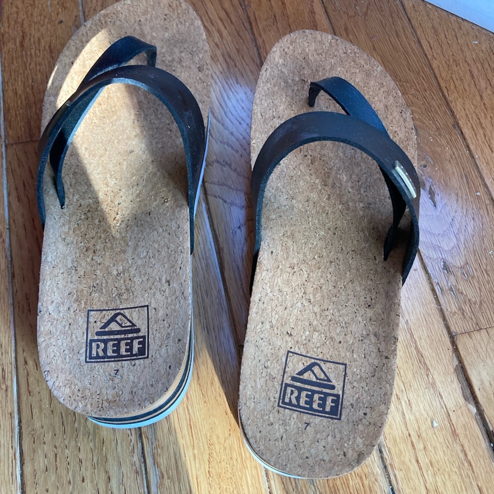 REEF flip flops, size 7 women. Like new - Picture 3 of 9